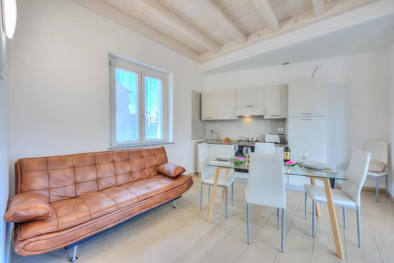 Golden & Sunflower Terrace Apartments Leggiuno