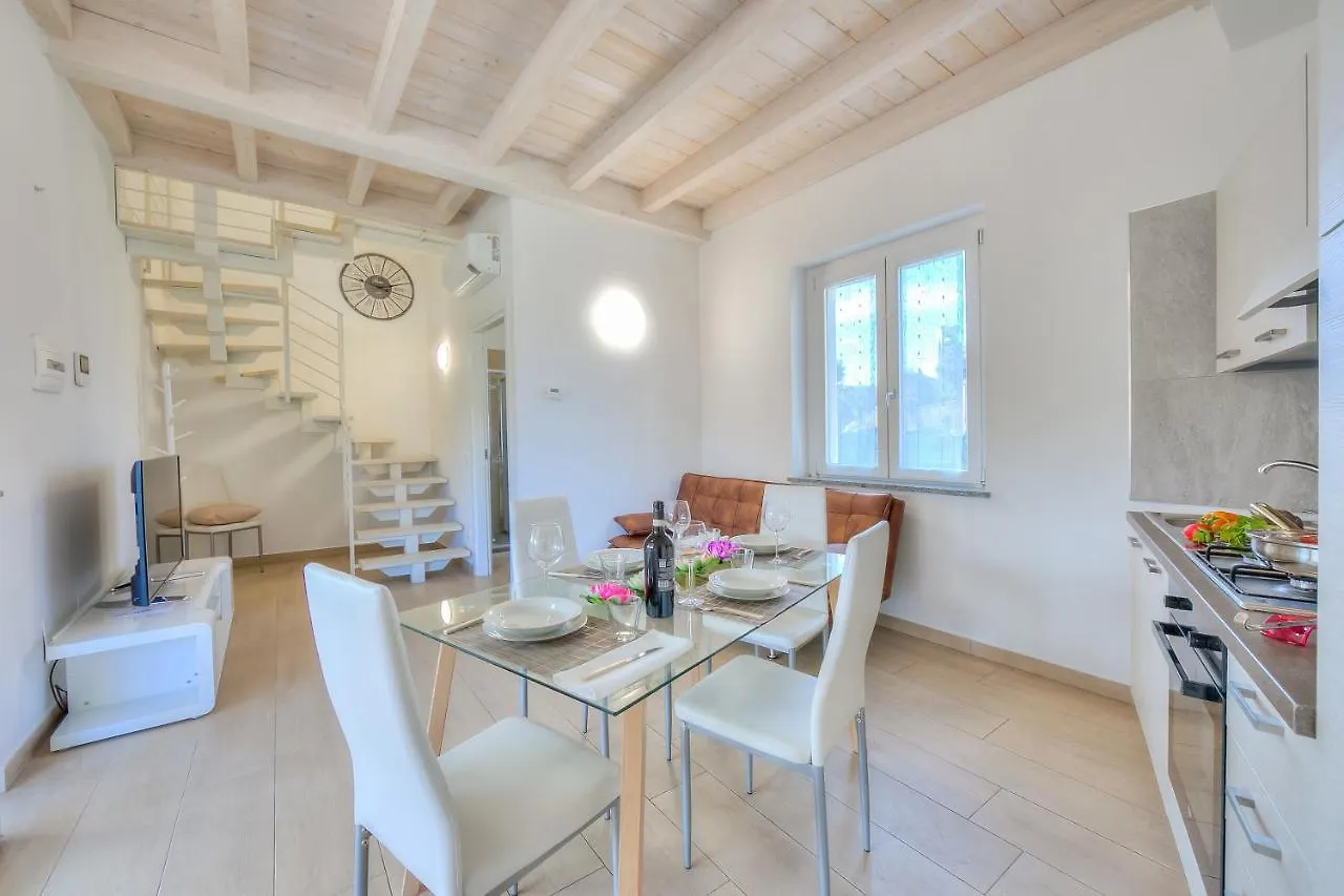 Golden & Sunflower Terrace Apartments Leggiuno