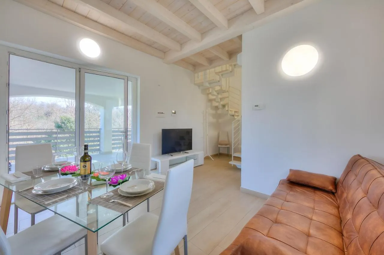 Kontakt z Golden & Sunflower Terrace Apartments