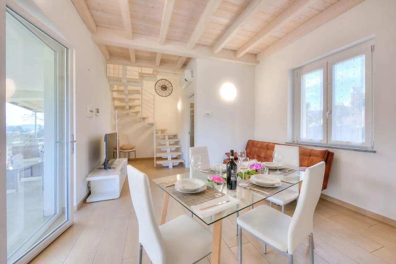 Golden & Sunflower Terrace Apartments Leggiuno 0*,