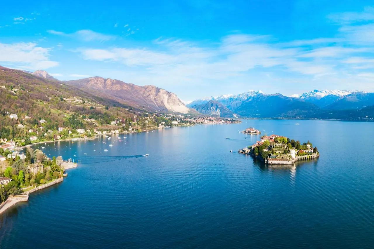 Golden & Sunflower Terrace Apartments Leggiuno