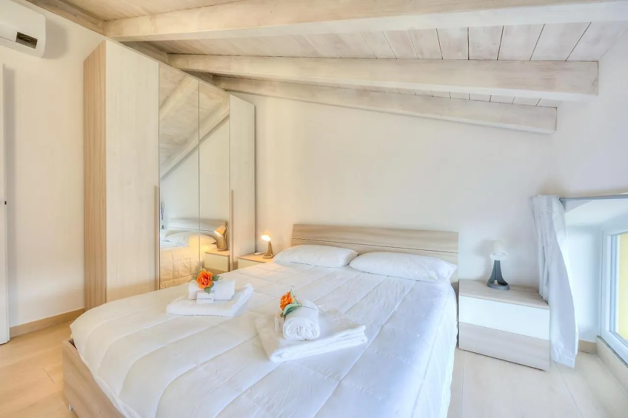 Golden & Sunflower Terrace Apartments Leggiuno