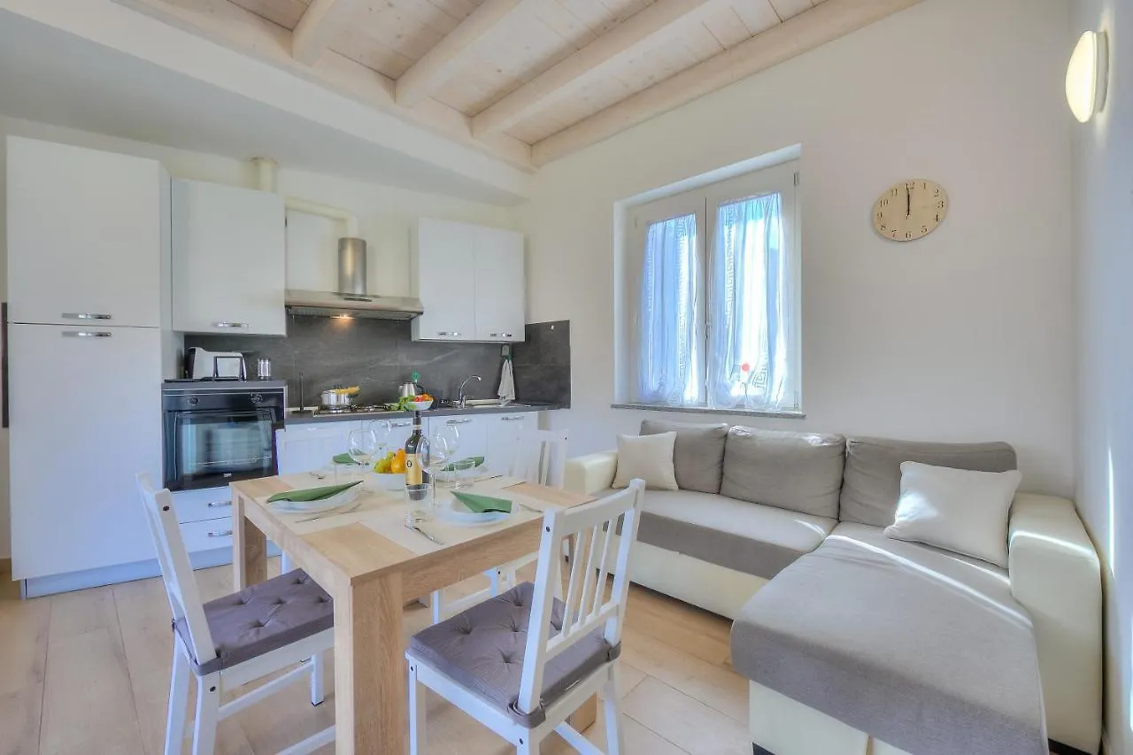 Golden & Sunflower Terrace Apartments Leggiuno