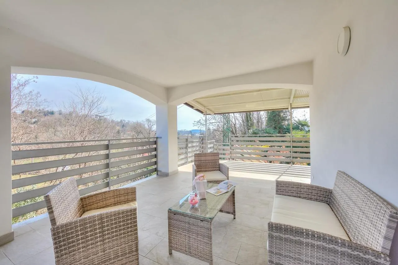 Golden & Sunflower Terrace Apartments Leggiuno