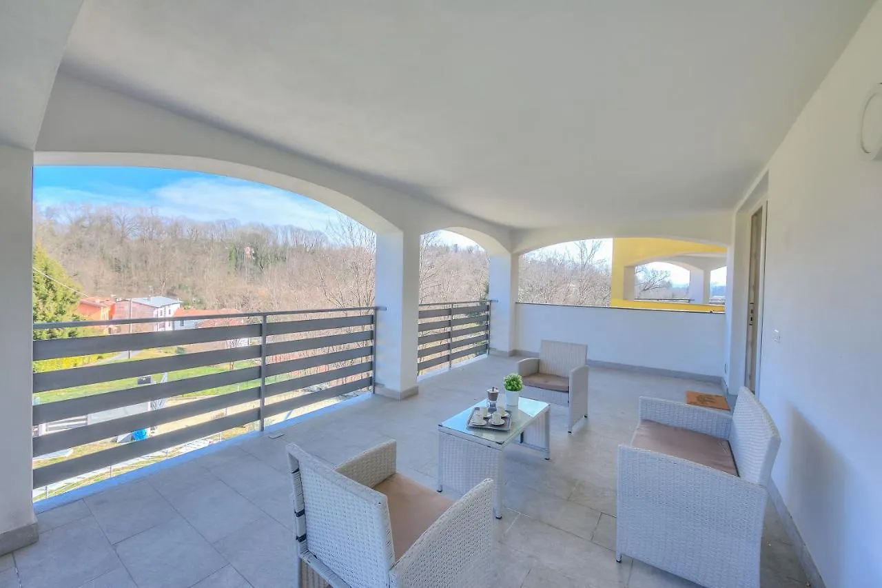 Golden & Sunflower Terrace Apartments Leggiuno